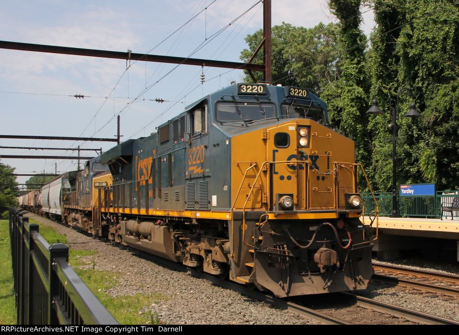 CSX 3220 on Q410